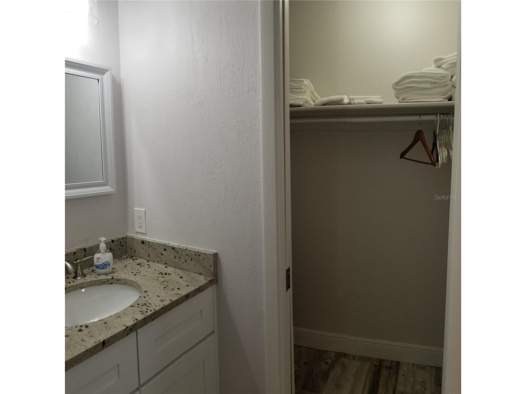 2772 Woodgate Lane #28 Sarasota FL 34231 A4695919 image17