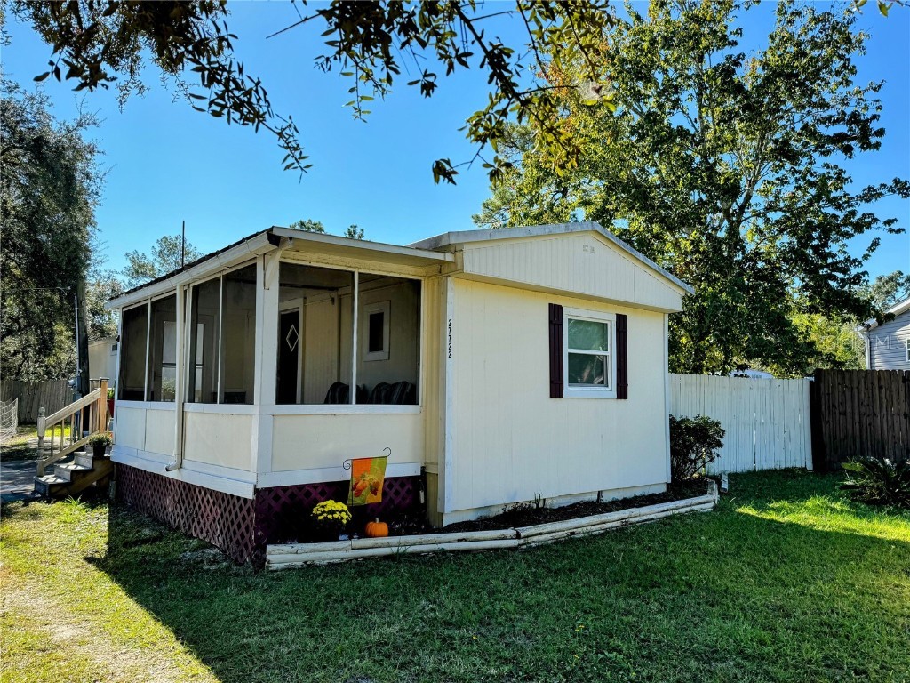 27722 Nancy Avenue Paisley FL 32767 V4932609 image1