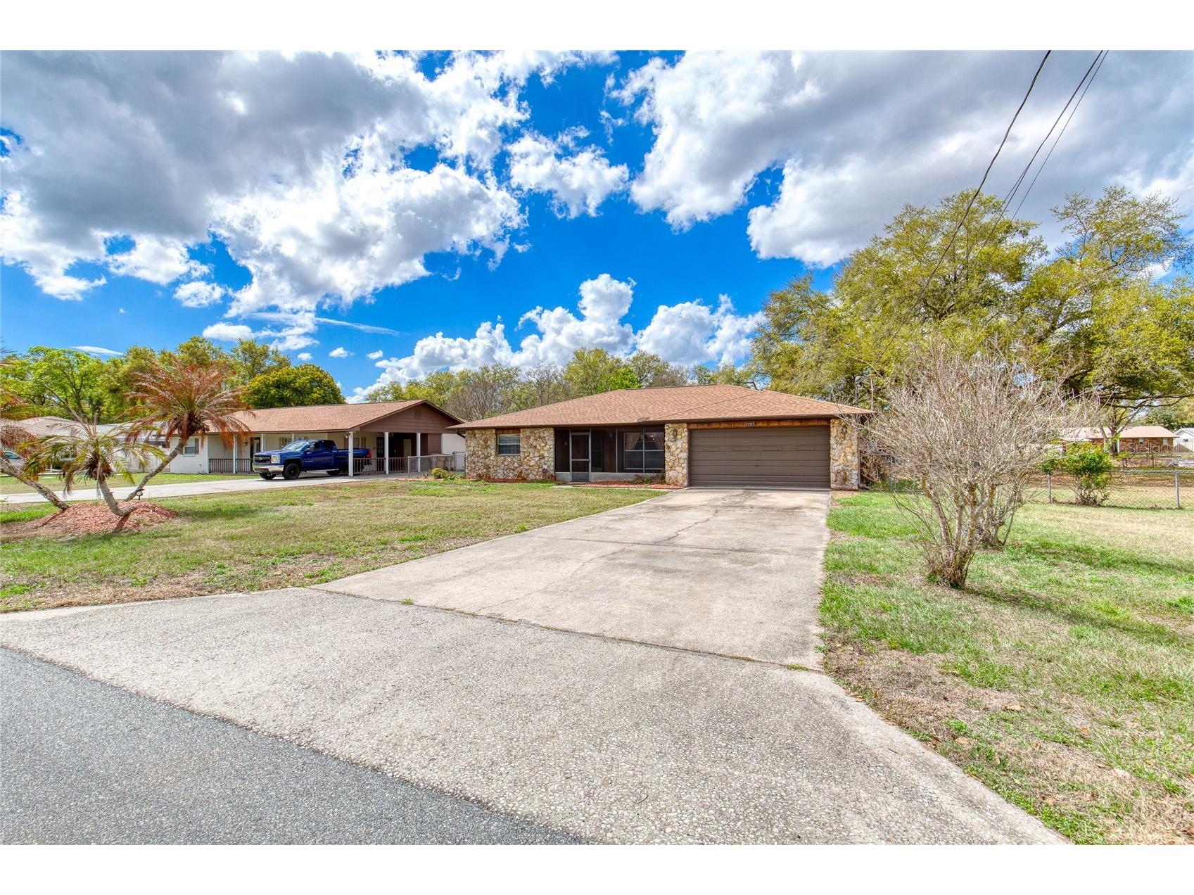 27727 Lois Drive Tavares FL 32778 V4947831 image2