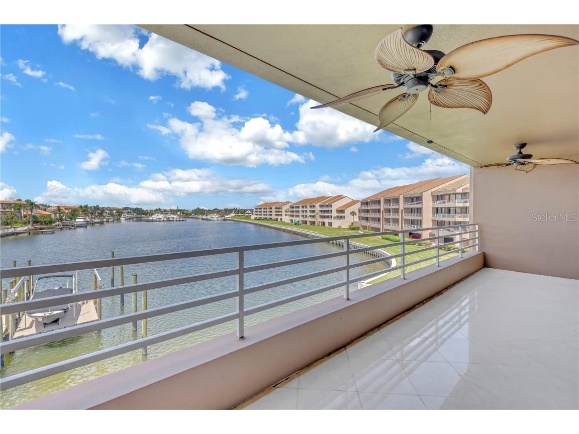 2775 Kipps Colony Drive S #204 Saint Petersburg FL 33707 - BOCA CIEGA BAY TB8435021 image1