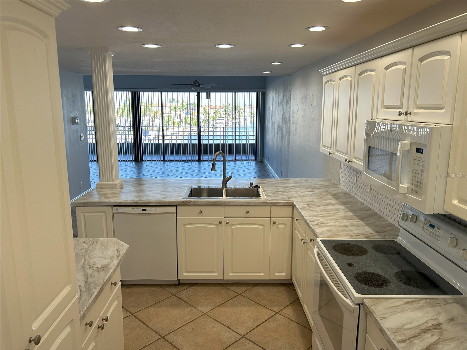 2775 Kipps Colony Drive S #304 Saint Petersburg FL 33707 TB8525387 image6