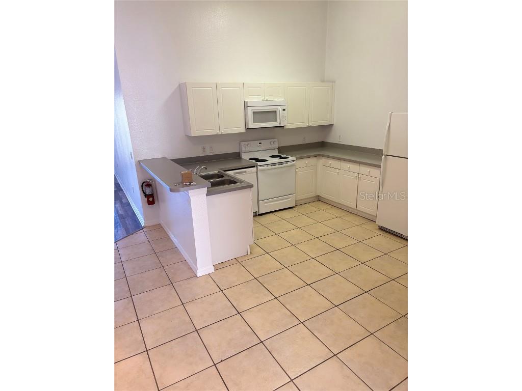 2784 Club Cortile Circle #B Kissimmee FL 34746 G5103907 image2