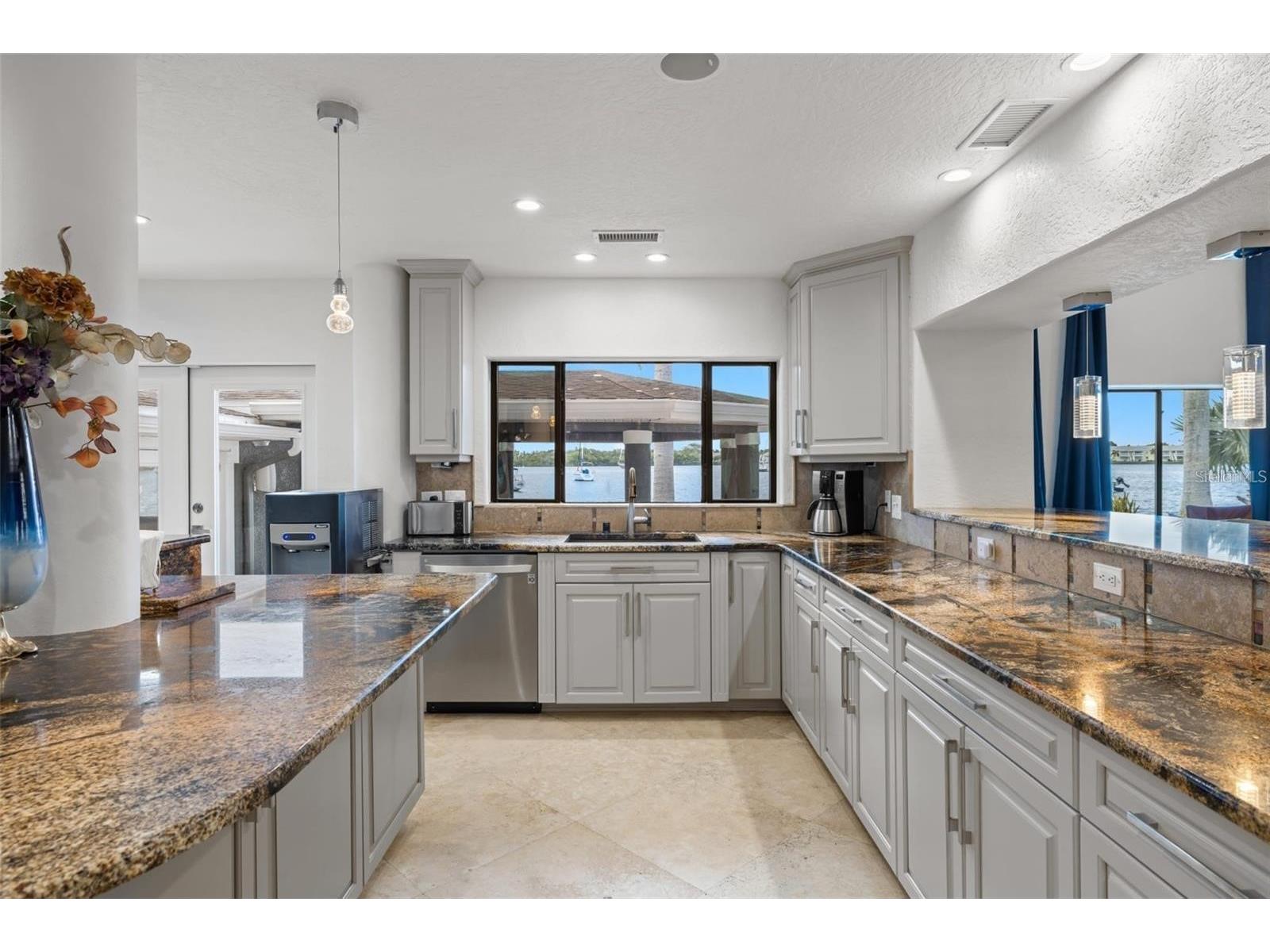 2785 Bayside Drive S Saint Petersburg FL 33705 TB8526481 image12