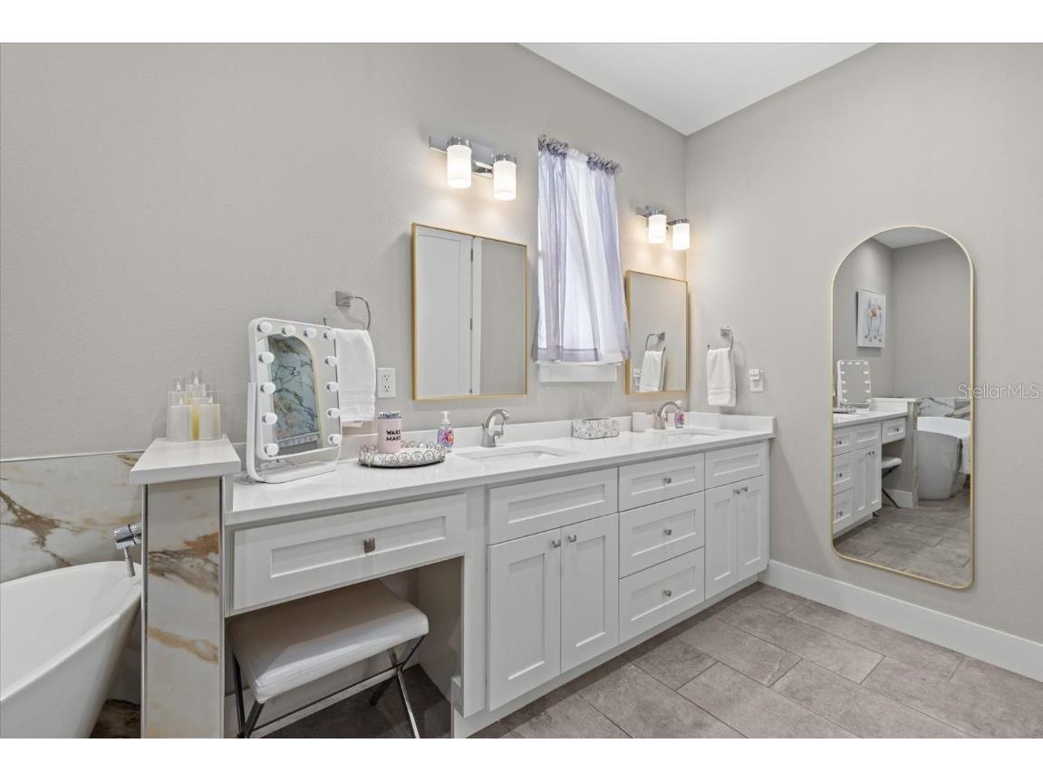 279 Avalon Road Venice FL 34293 A4669339 image27