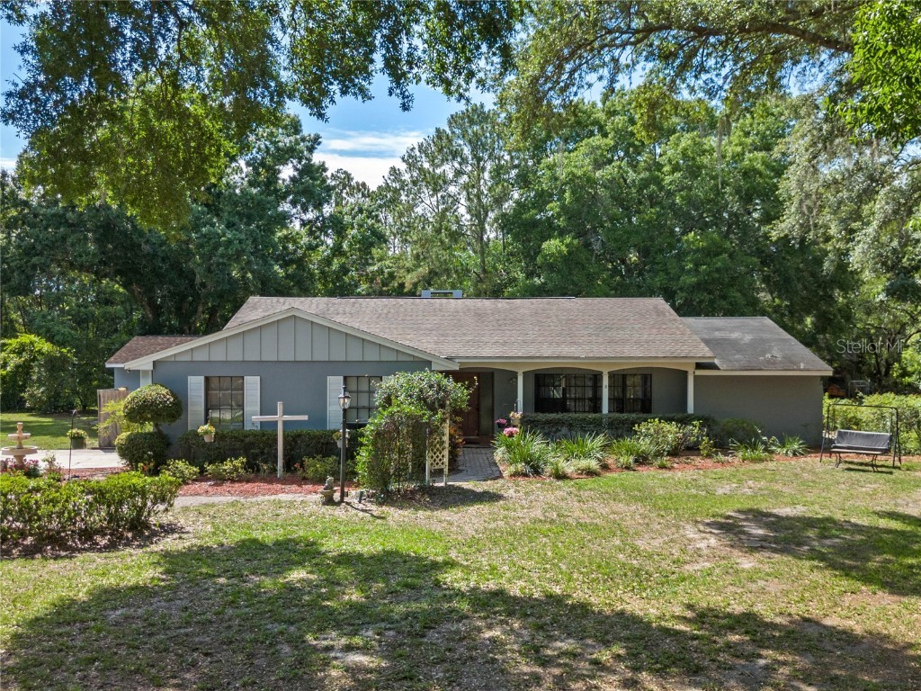 27905 Lisa Drive Tavares FL 32778 - HARRIS CHAIN OF LAKES O6207267 image1