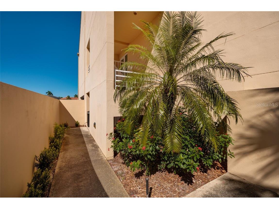 2795 Kipps Colony Drive S #101-102 Saint Petersburg FL 33707 TB8440076 image54