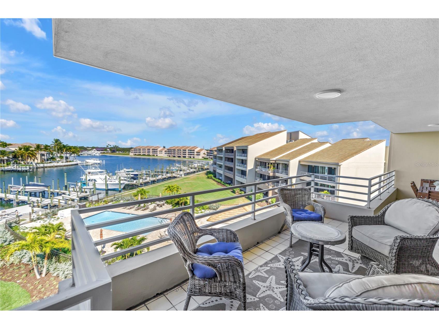2795 Kipps Colony Drive S #305 Saint Petersburg FL 33707 - BOCA CIEGA BAY TB8493098 image1