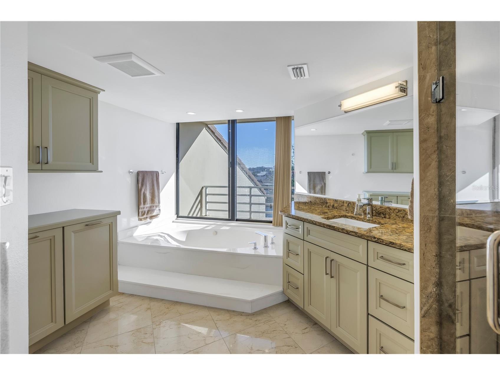 2795 Kipps Colony Drive S #305 Saint Petersburg FL 33707 - BOCA CIEGA BAY TB8493098 image39