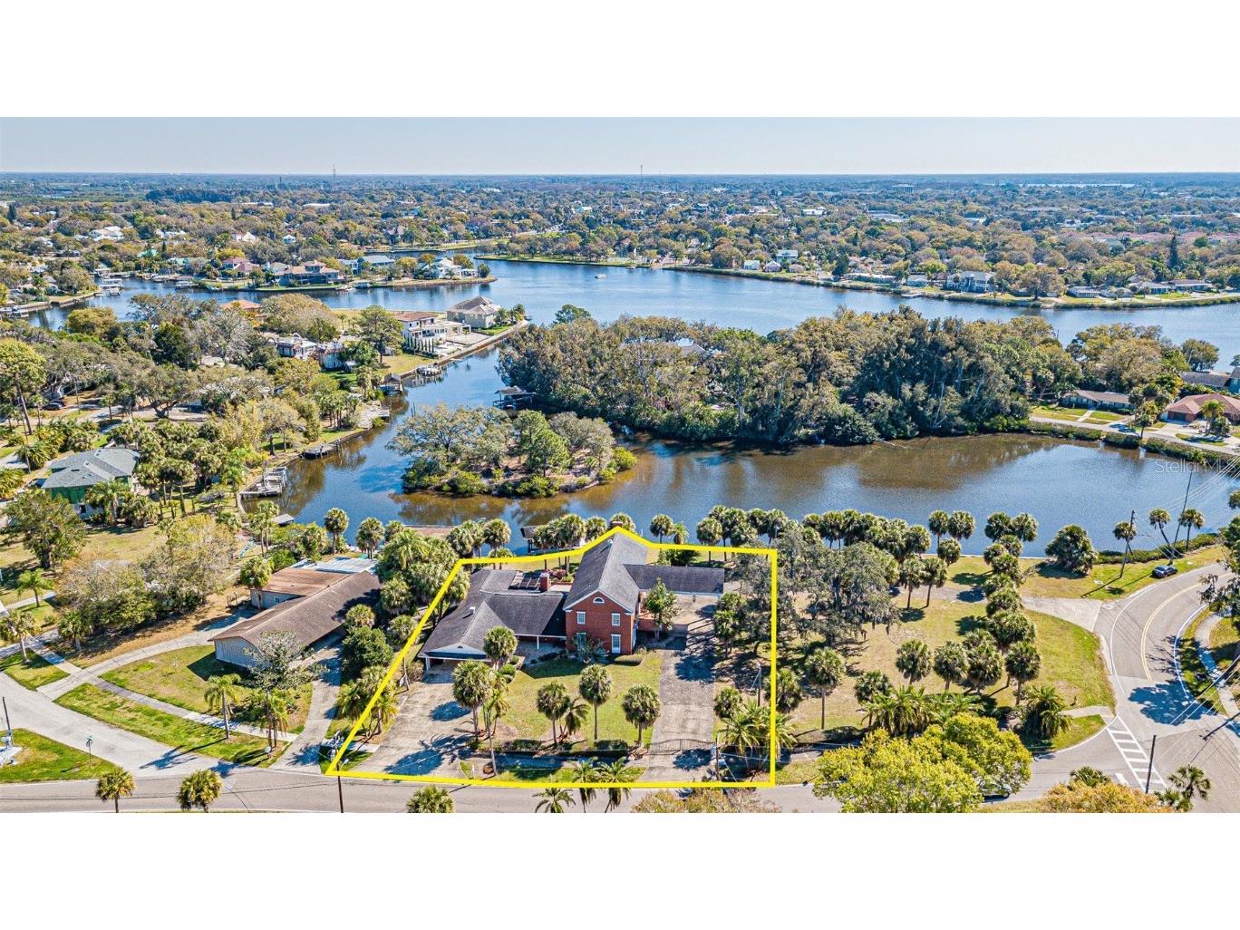 28 N Park Avenue Tarpon Springs FL 34689 - INNESS BAYOU U8195944 image1