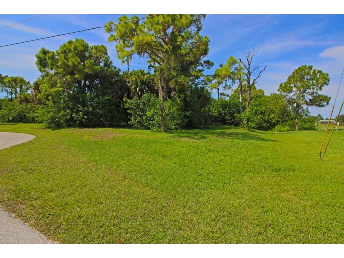 28 Tee View Court Rotonda West FL 33947 C7484700 image1