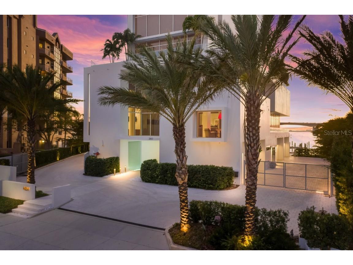 280 Golden Gate Point #200 Sarasota FL 34236 - SARASOTA BAY A4584467 image1