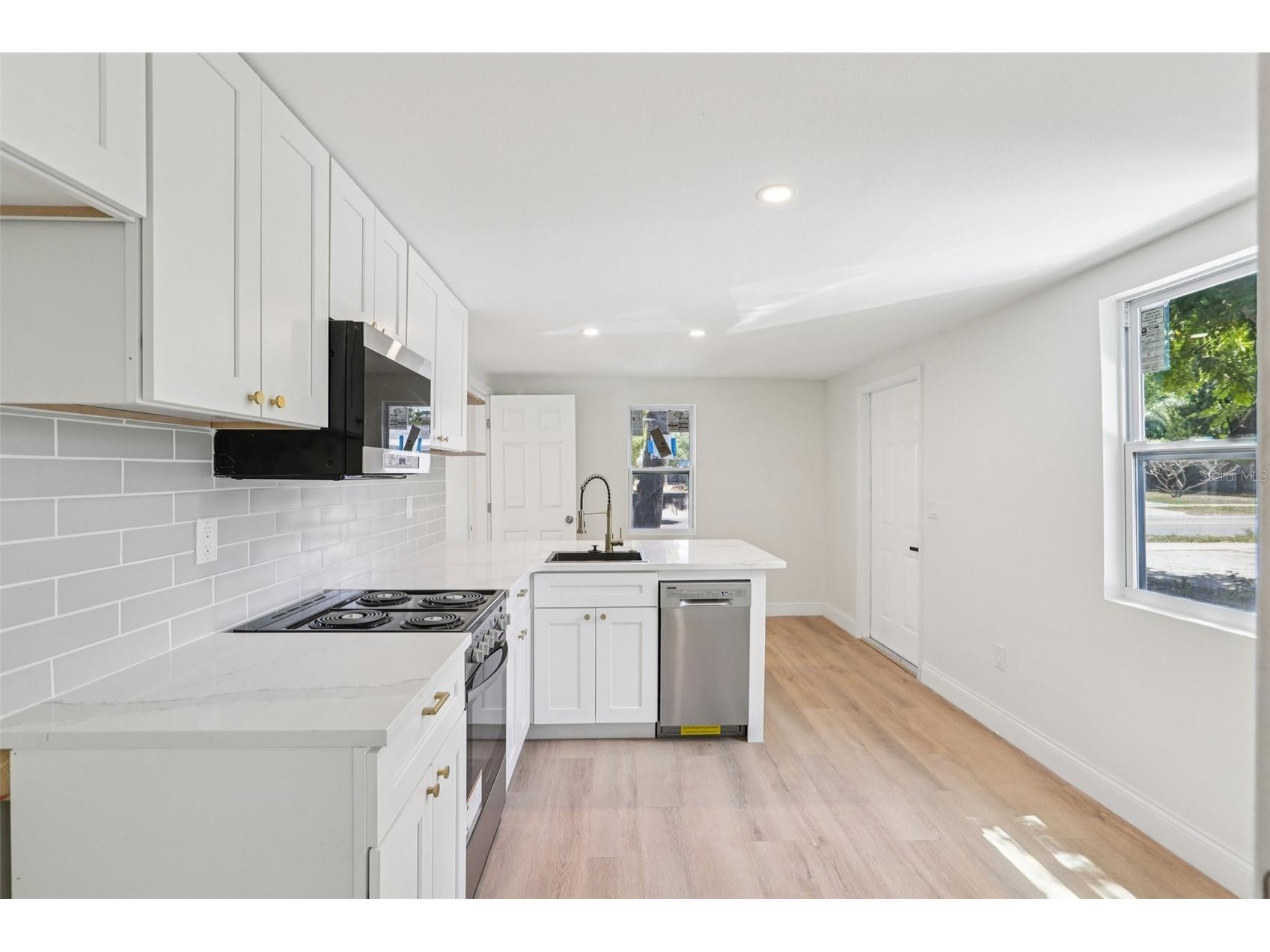2800 13th Avenue N Saint Petersburg FL 33713 TB8493041 image32