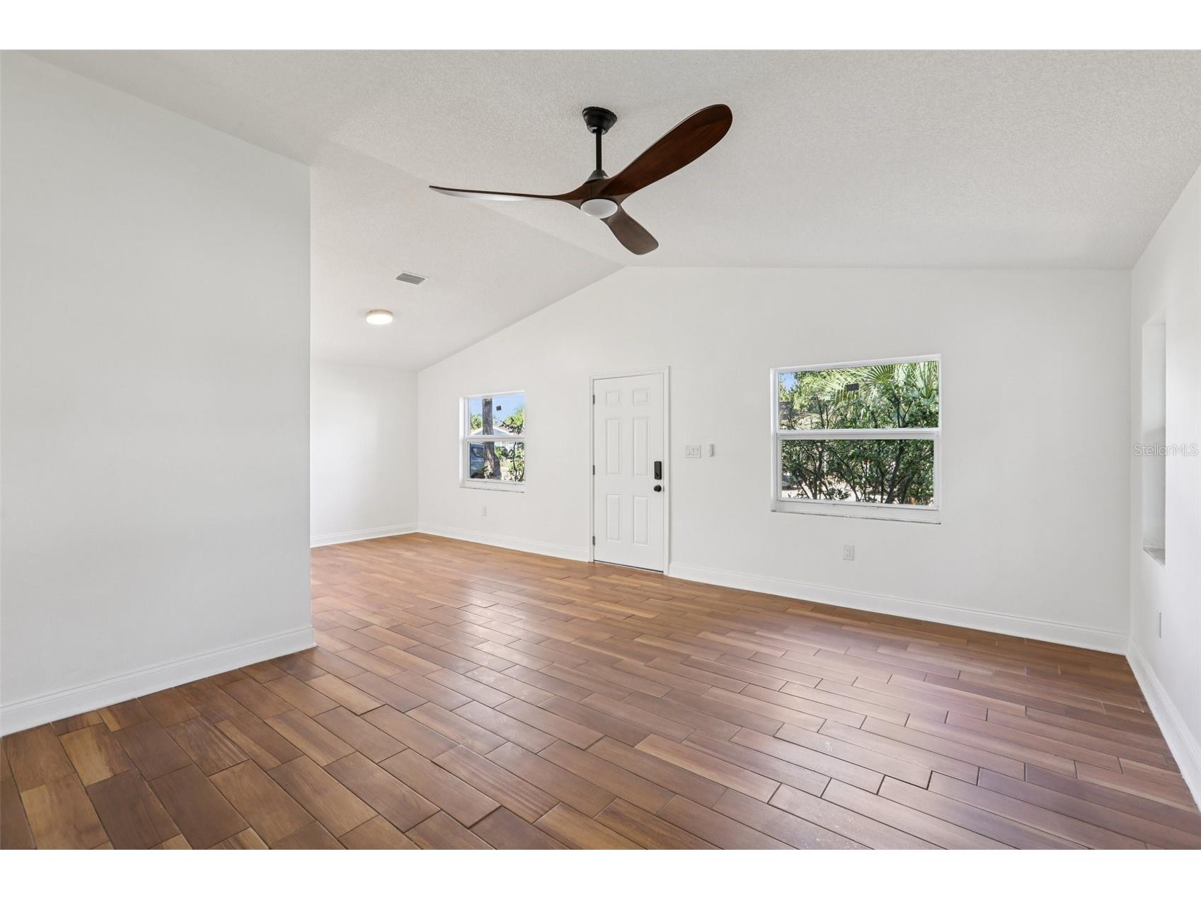 2800 13th Avenue N Saint Petersburg FL 33713 TB8493041 image5