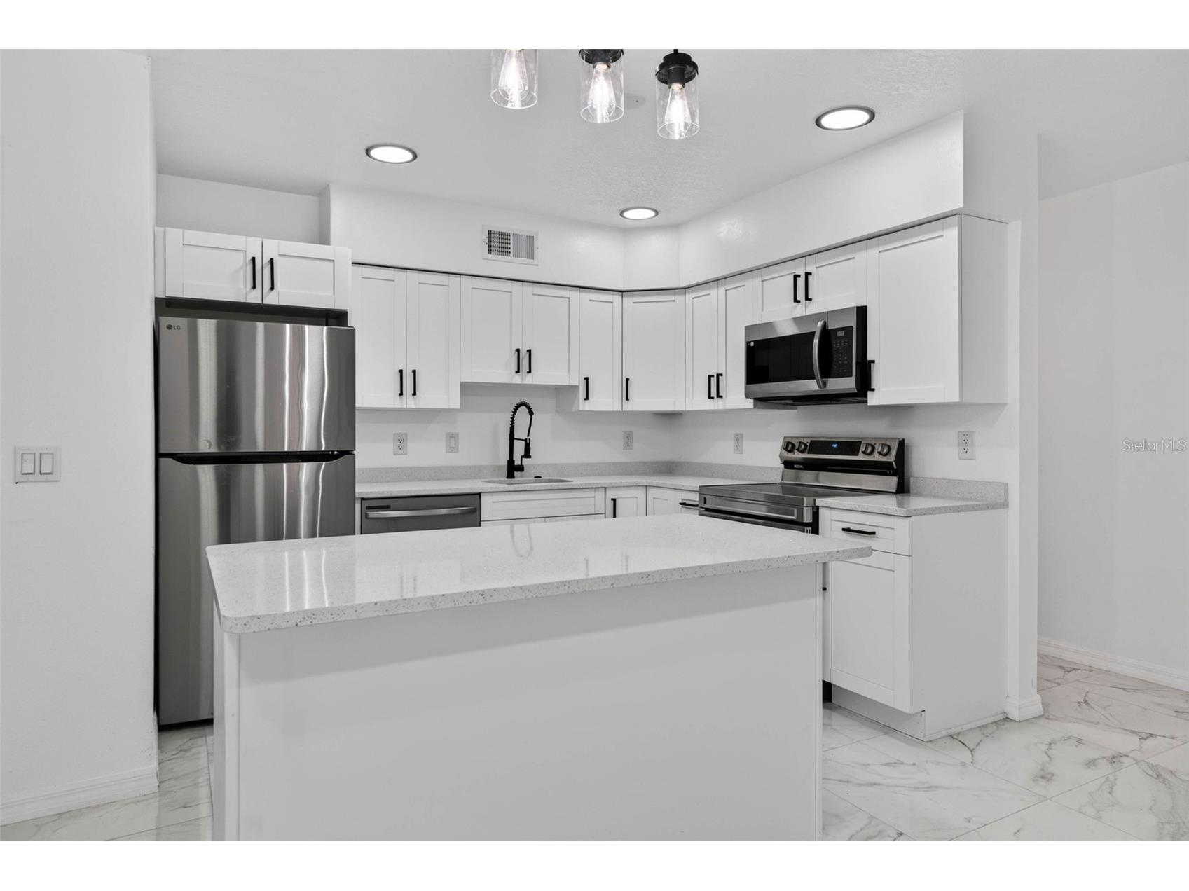 2801 45th Street S Saint Petersburg FL 33711 TB8522847 image4