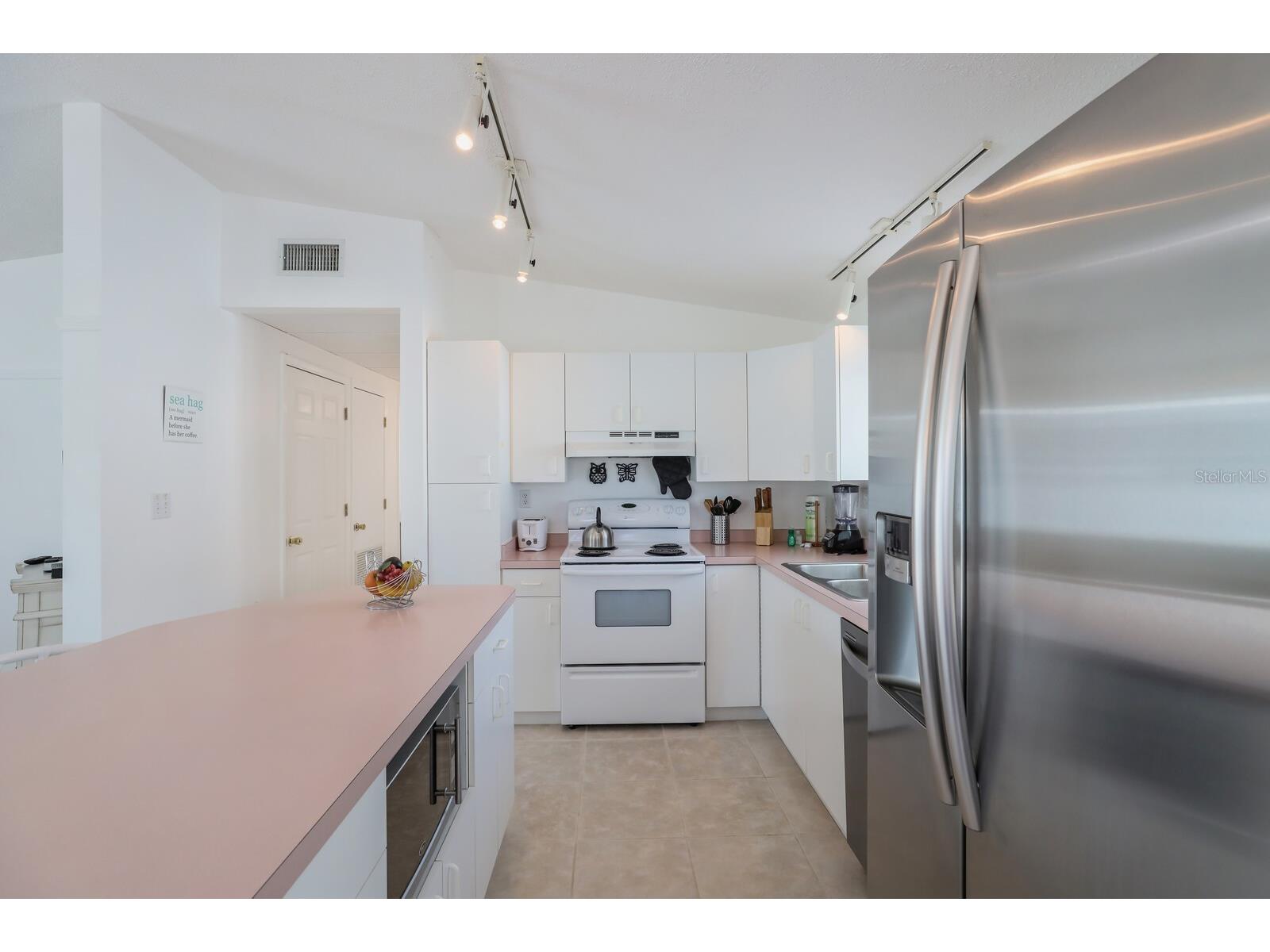 2804 Avenue C Holmes Beach FL 34217 A4699304 image9