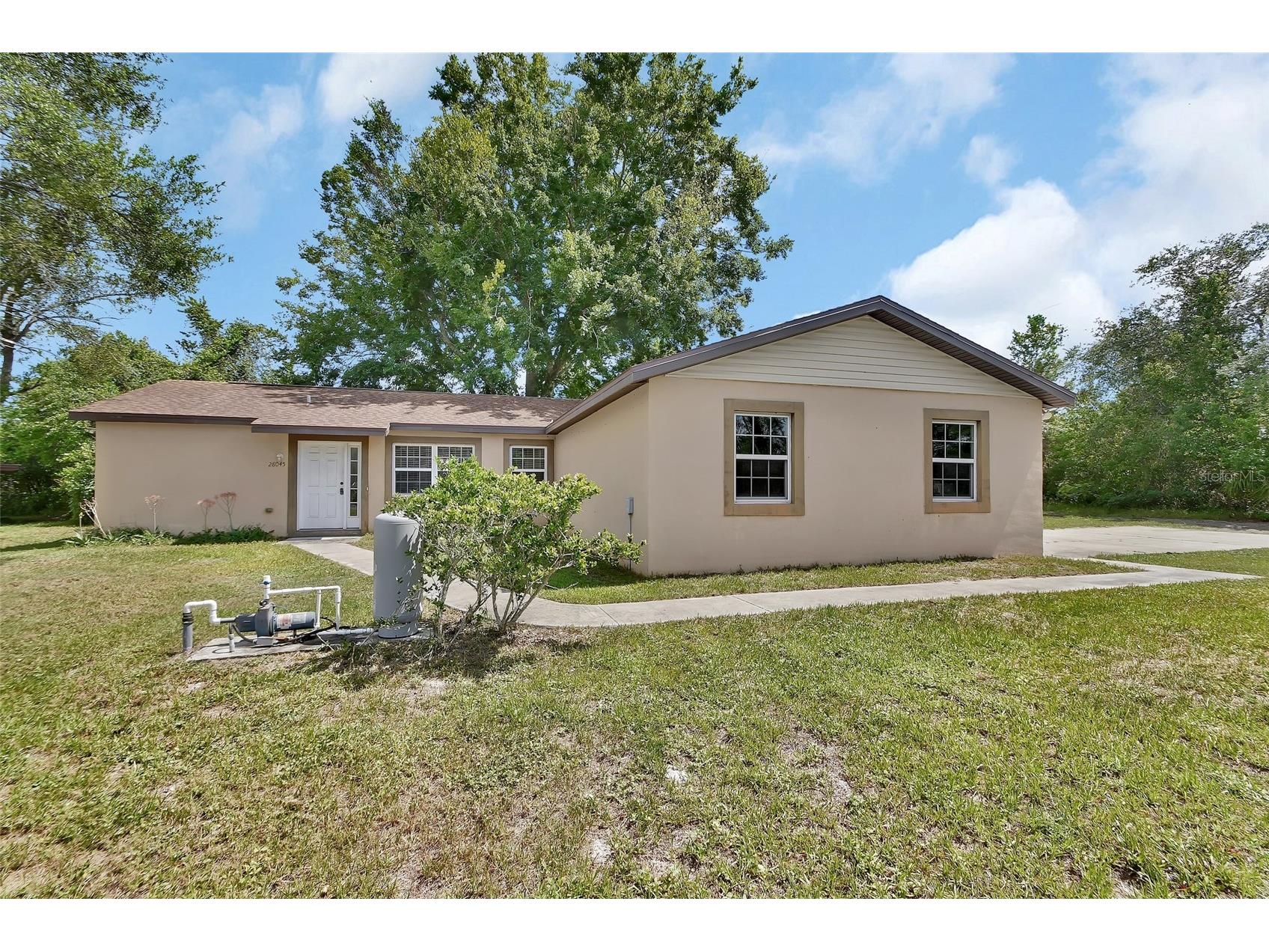 28045 Poinsettia Avenue Paisley FL 32767 V4943491 image1