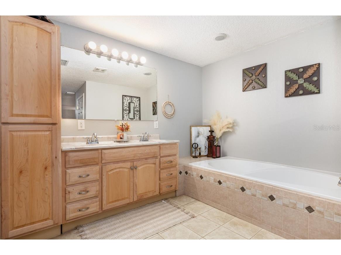 2806 Leaning Oak Lane Lithia FL 33547 TB8417106 image10