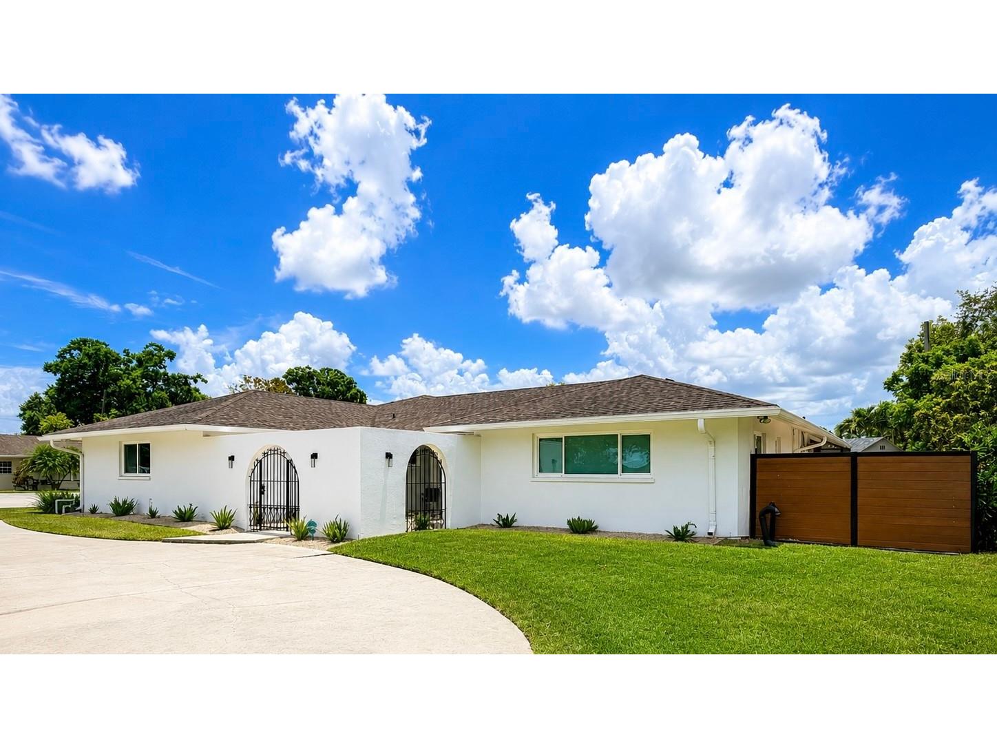 2806 Satsuma Drive Sarasota FL 34239 A4694084 image1