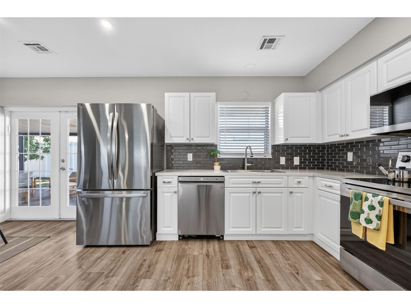 2806 Upper Tangelo Drive Sarasota FL 34239 A4687698 image11