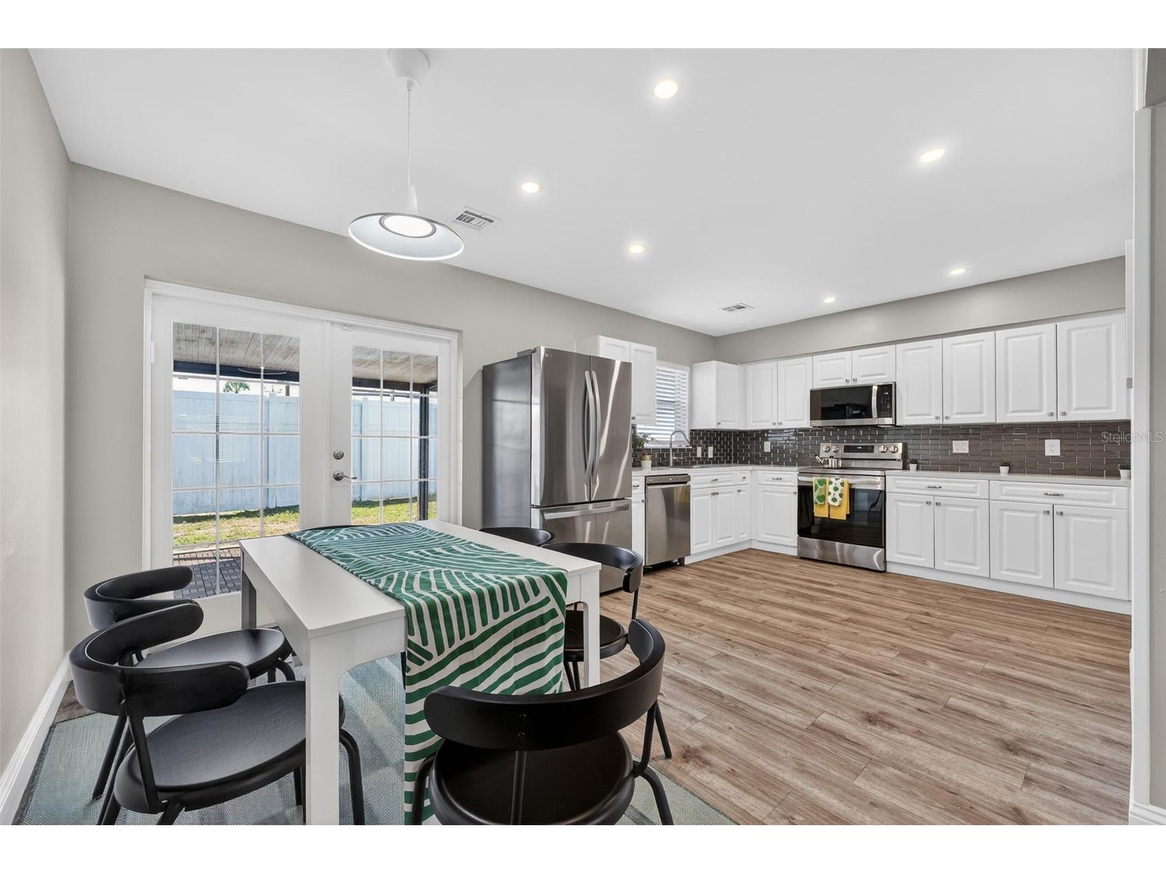 2806 Upper Tangelo Drive Sarasota FL 34239 A4687698 image2