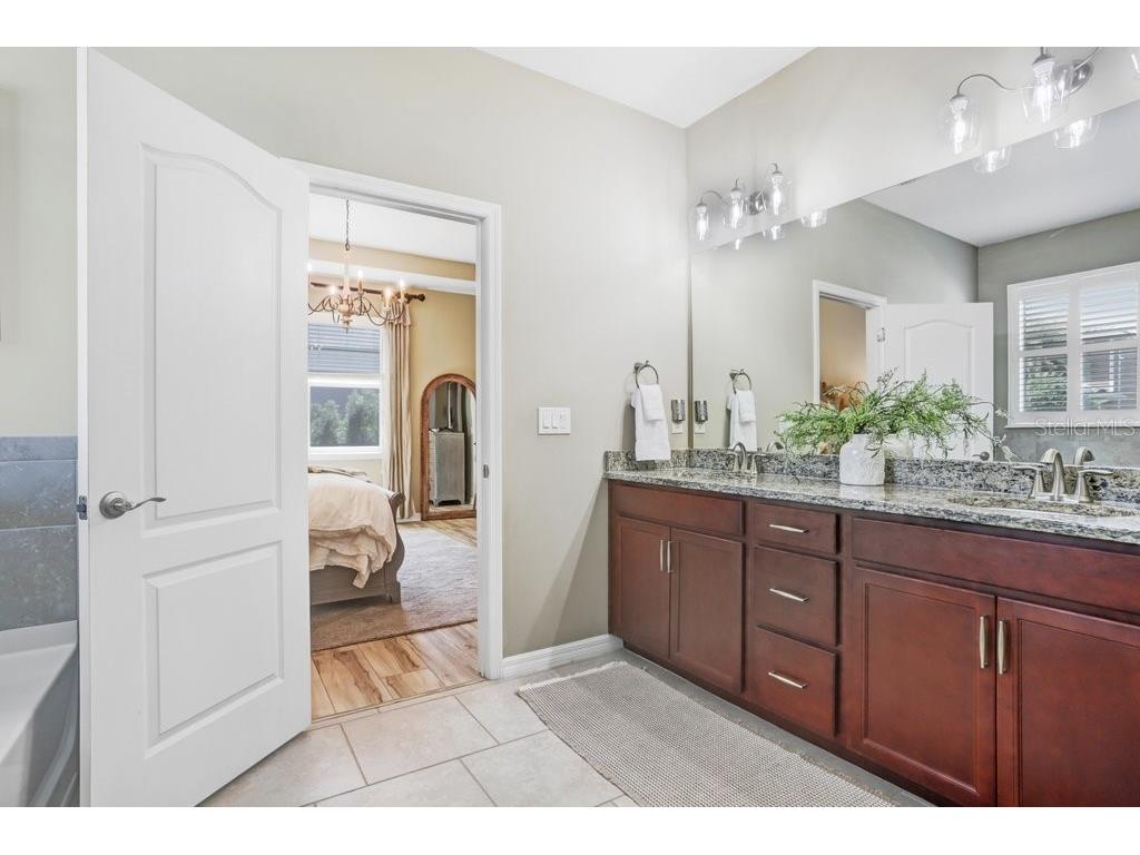 2807 Oriole Drive Sarasota FL 34243 TB8498443 image24