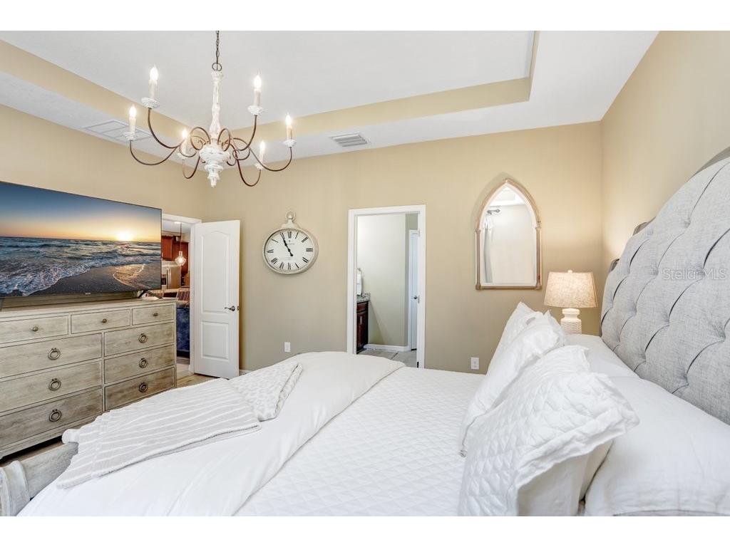 2807 Oriole Drive Sarasota FL 34243 TB8498443 image25