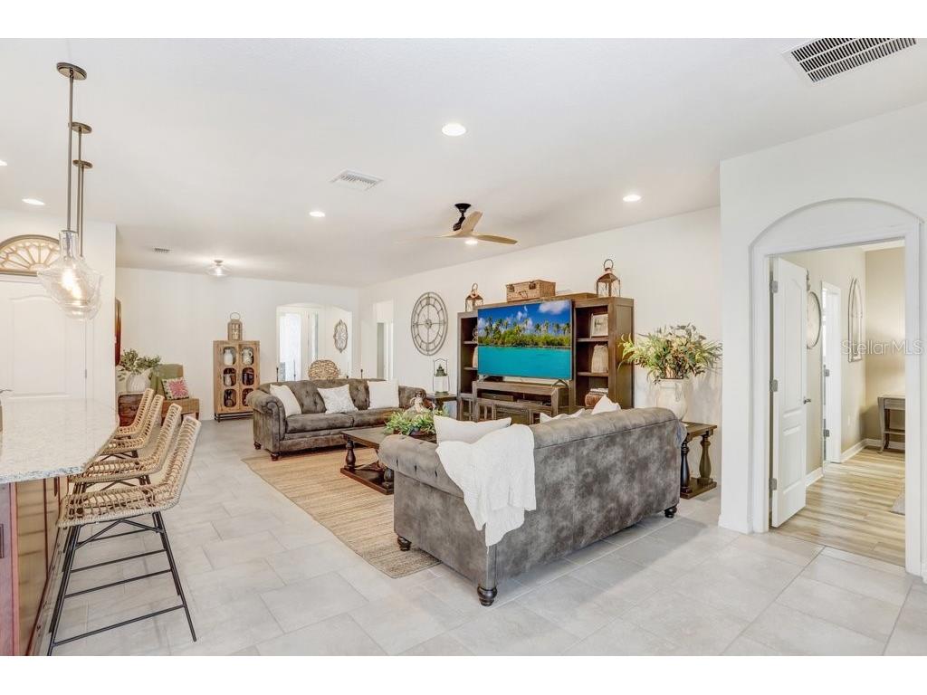 2807 Oriole Drive Sarasota FL 34243 TB8498443 image6