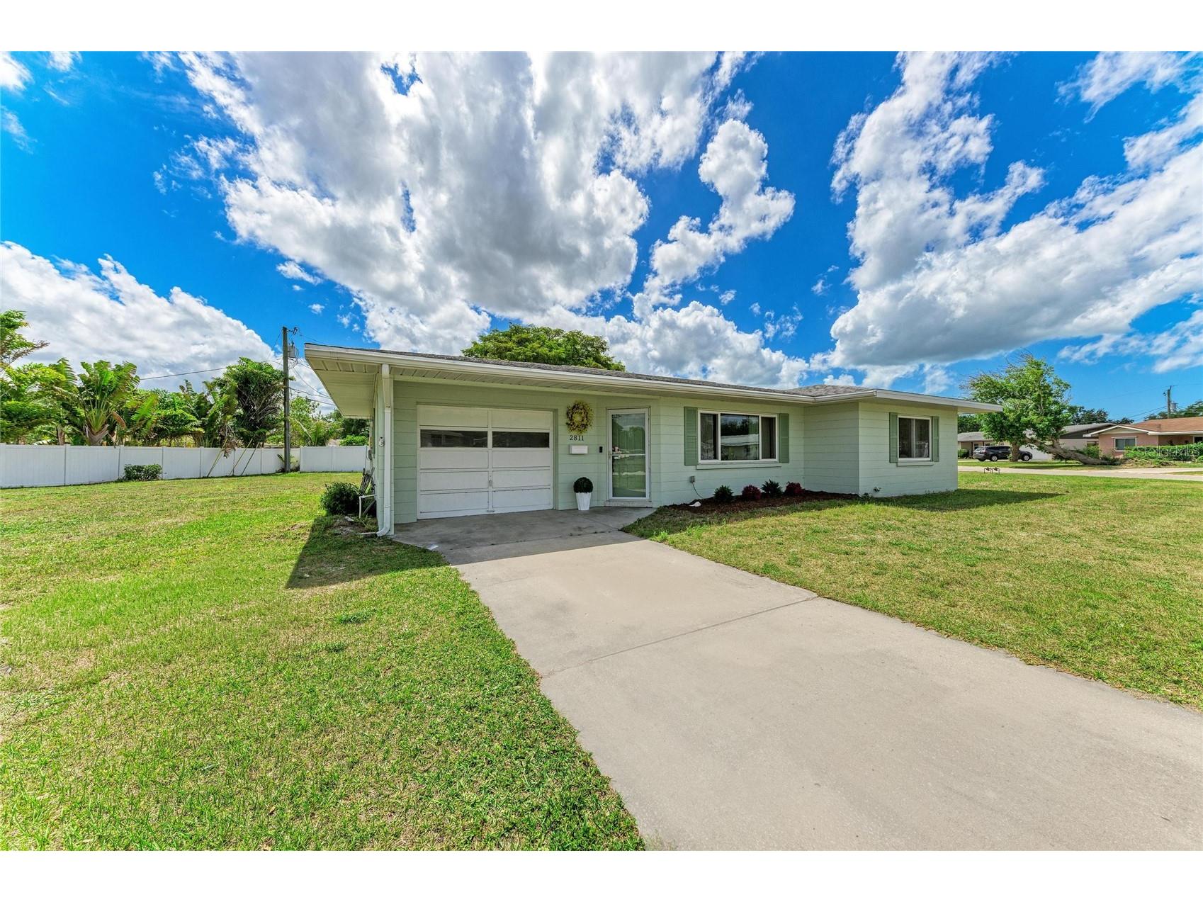 2811 33rd Avenue W Bradenton FL 34205 A4688318 image1