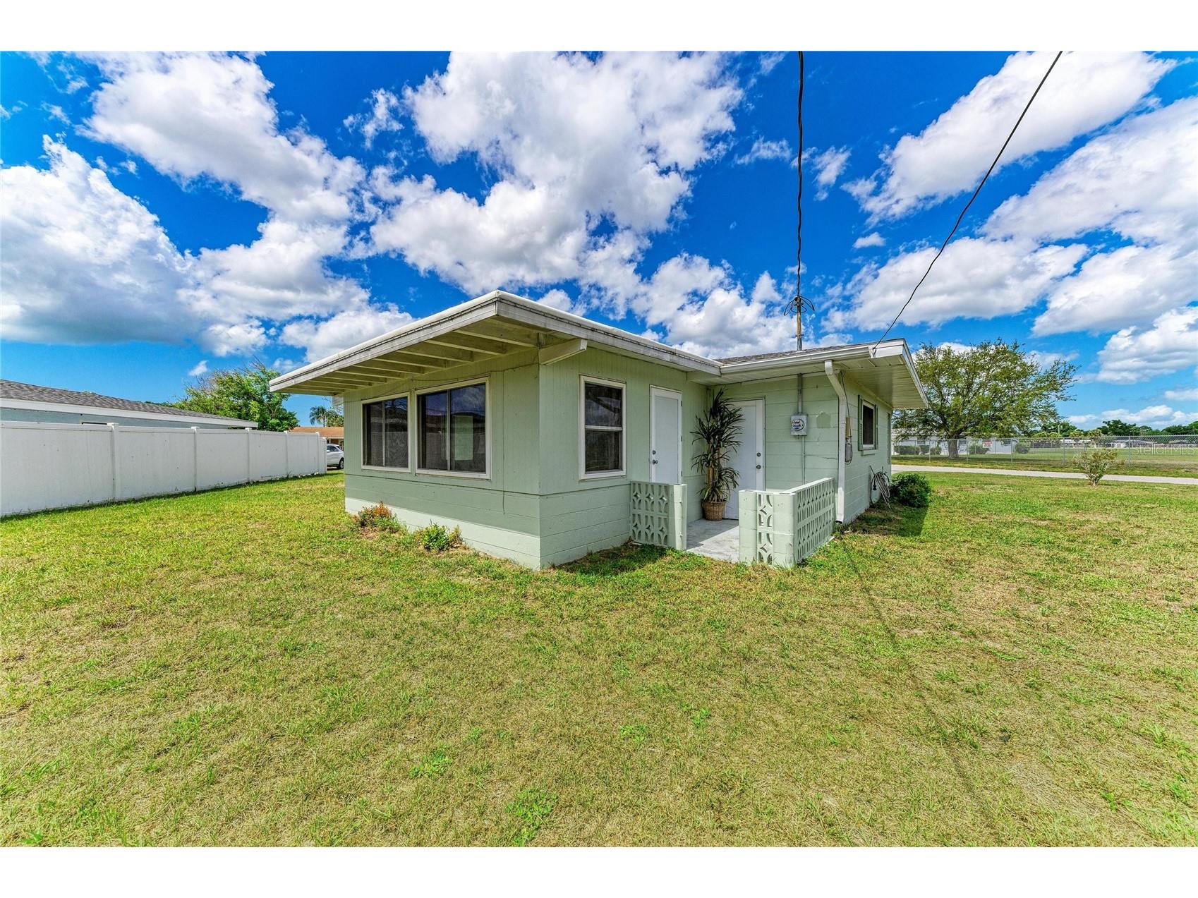 2811 33rd Avenue W Bradenton FL 34205 A4688318 image32