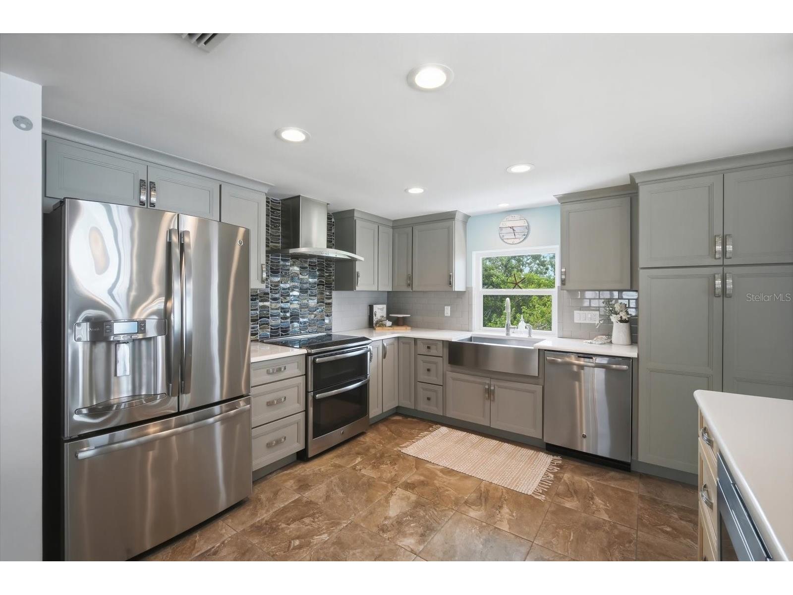 2811 Avenue C Holmes Beach FL 34217 A4695724 image11
