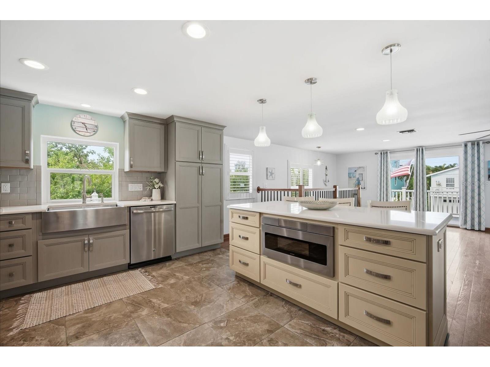 2811 Avenue C Holmes Beach FL 34217 A4695724 image12