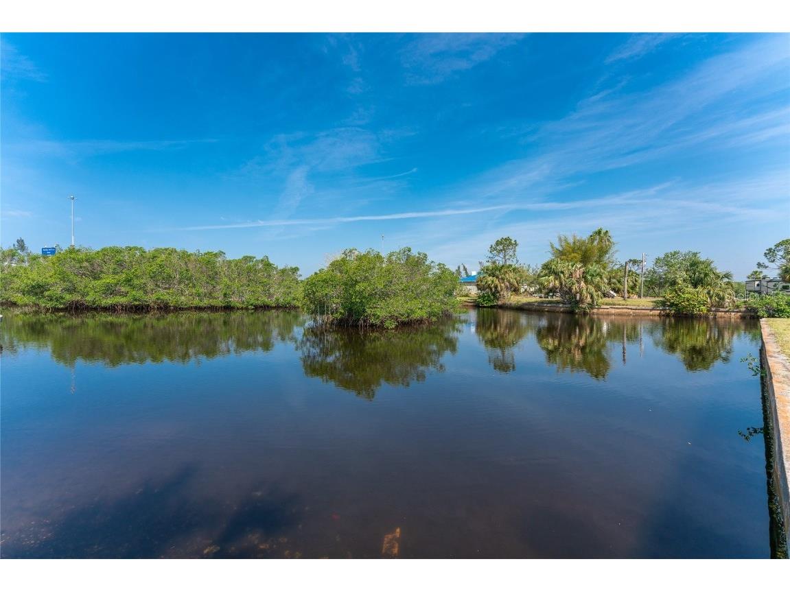 2811 Shannon Drive Punta Gorda FL 33950 - BROAD CREEK/VENETIAN WATERWAY C7473525 image1