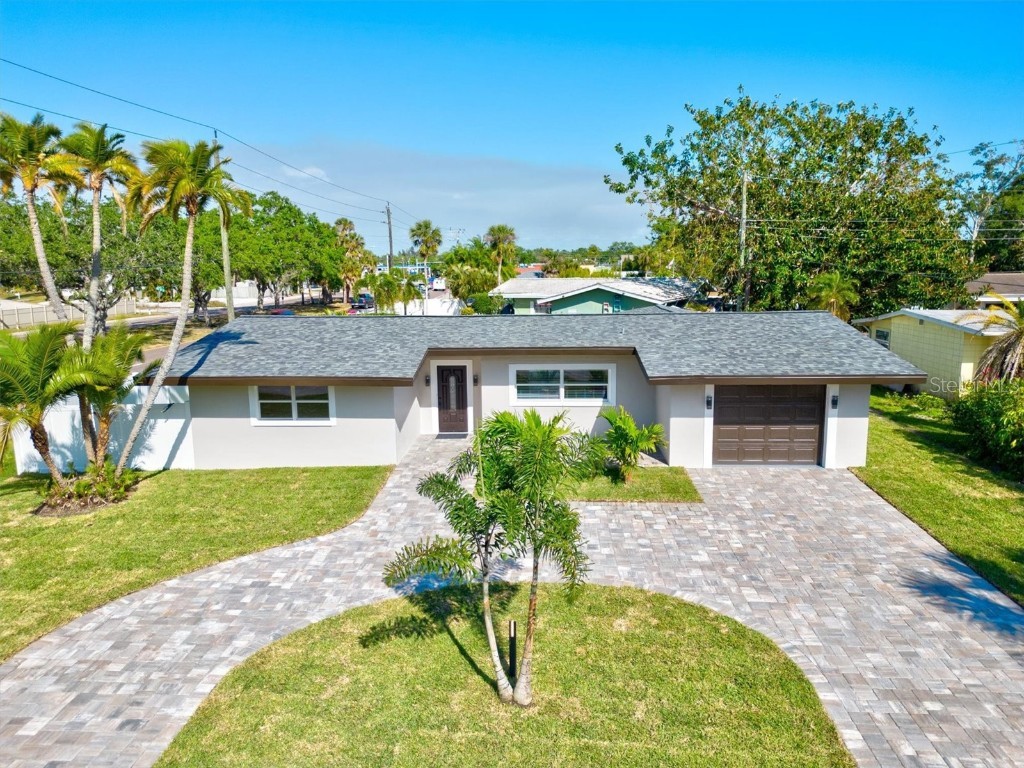 2811 Woodcrest Drive Sarasota FL 34239 A4565343 image1