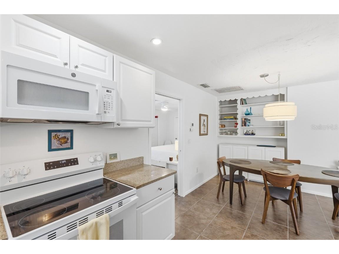 2812 Avenue B Holmes Beach FL 34217 A4673229 image10