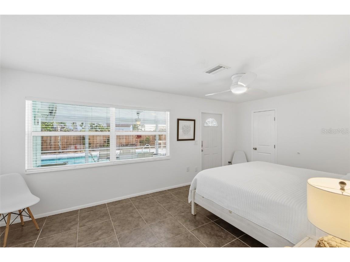 2812 Avenue B Holmes Beach FL 34217 A4673229 image11