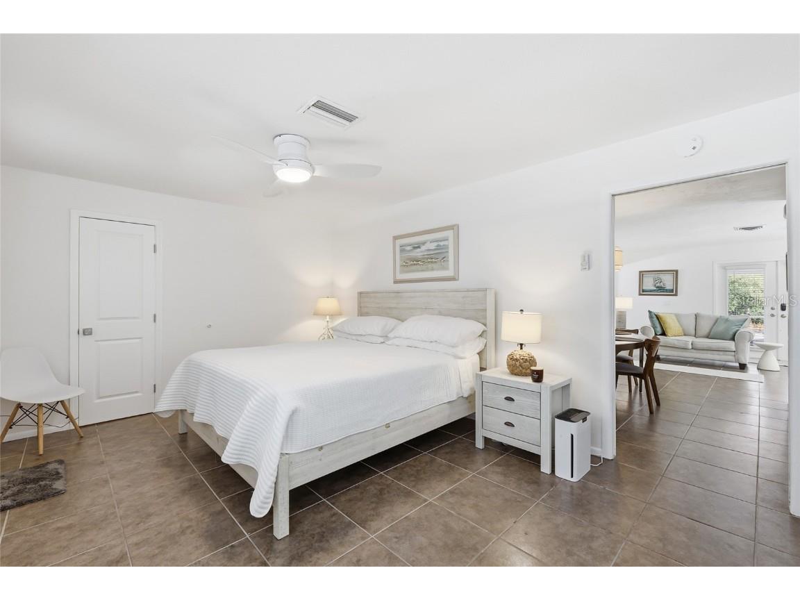 2812 Avenue B Holmes Beach FL 34217 A4673229 image12