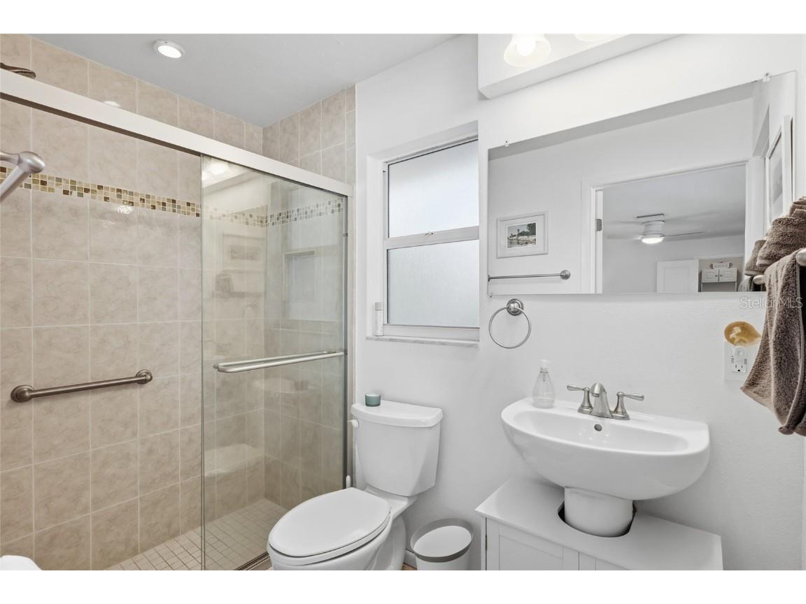 2812 Avenue B Holmes Beach FL 34217 A4673229 image15