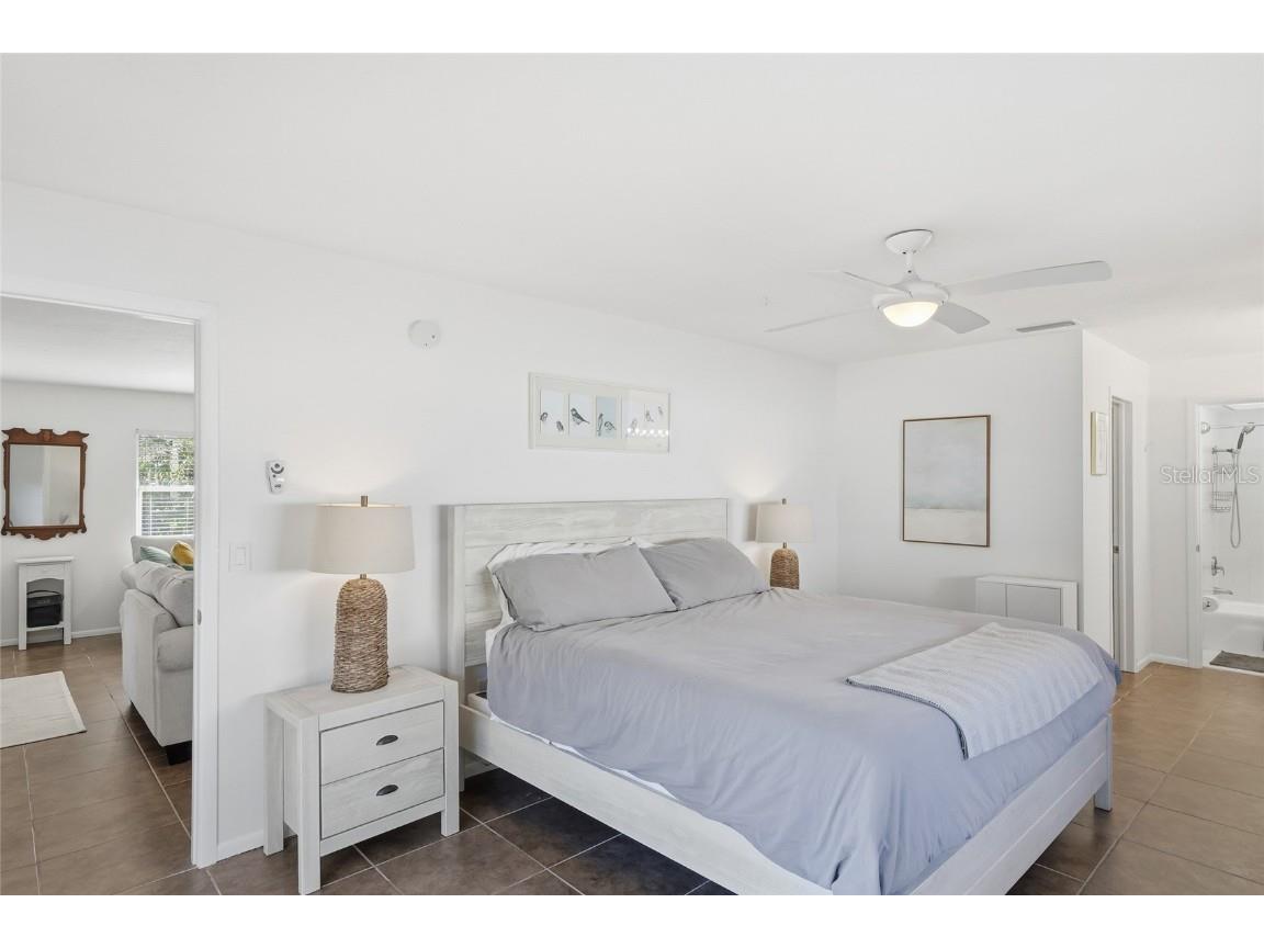 2812 Avenue B Holmes Beach FL 34217 A4673229 image16