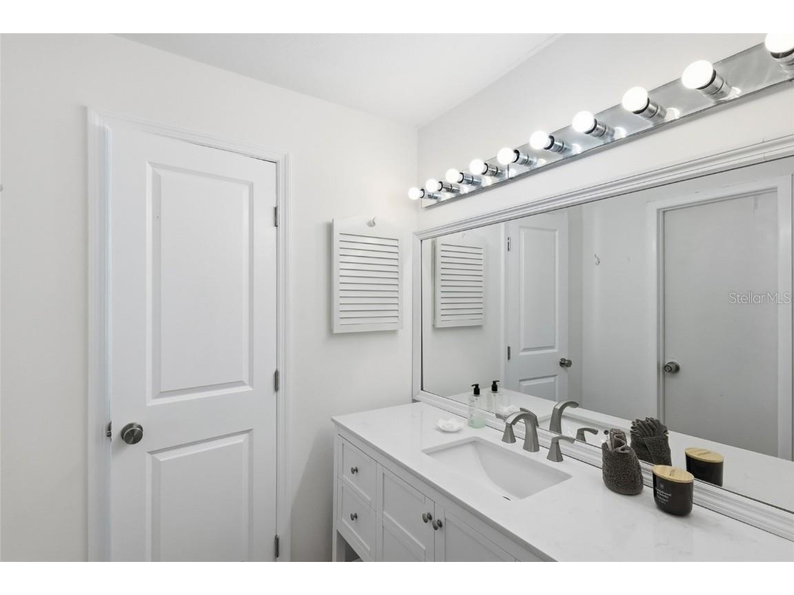 2812 Avenue B Holmes Beach FL 34217 A4673229 image18