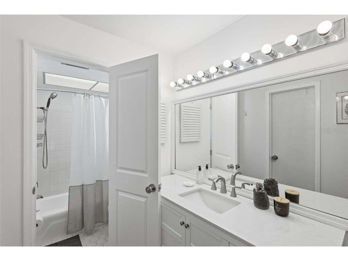 2812 Avenue B Holmes Beach FL 34217 A4673229 image19