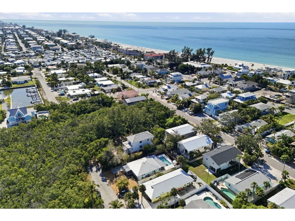 2812 Avenue B Holmes Beach FL 34217 A4673229 image29