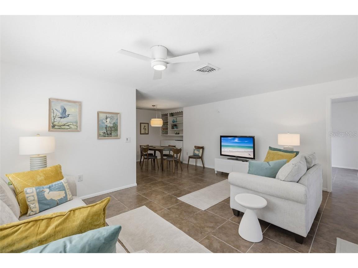 2812 Avenue B Holmes Beach FL 34217 A4673229 image4