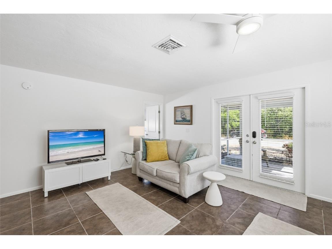 2812 Avenue B Holmes Beach FL 34217 A4673229 image6