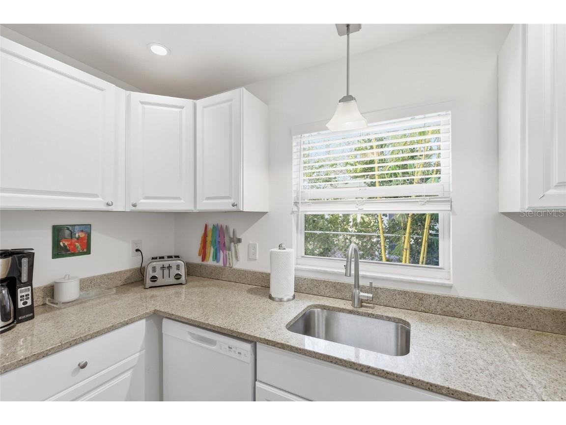 2812 Avenue B Holmes Beach FL 34217 A4673229 image9