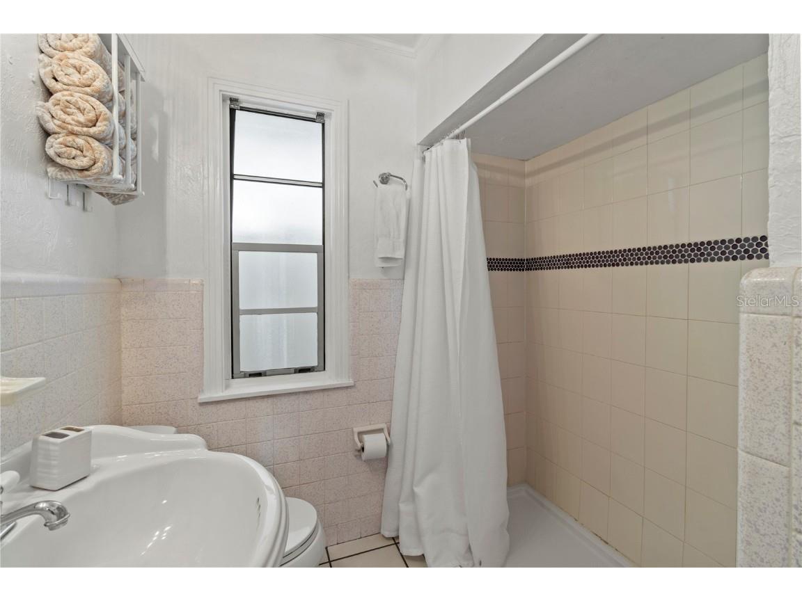 2813 Avenue E Holmes Beach FL 34217 A4668413 image15