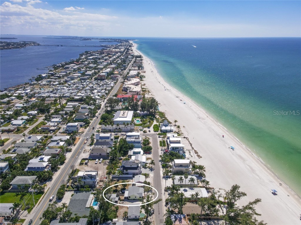 2813 Avenue E Holmes Beach FL 34217 A4668413 image2