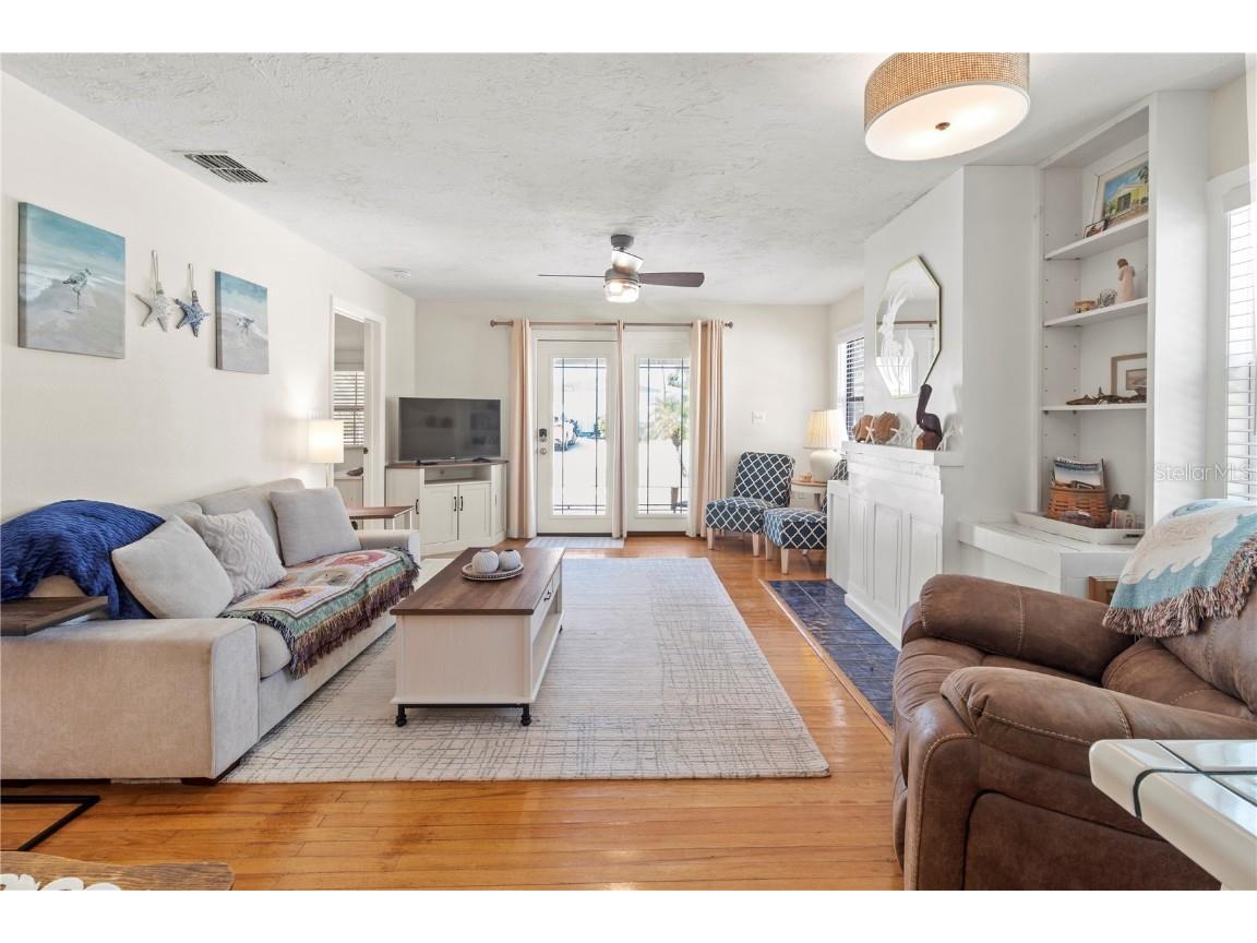 2813 Avenue E Holmes Beach FL 34217 A4668413 image5