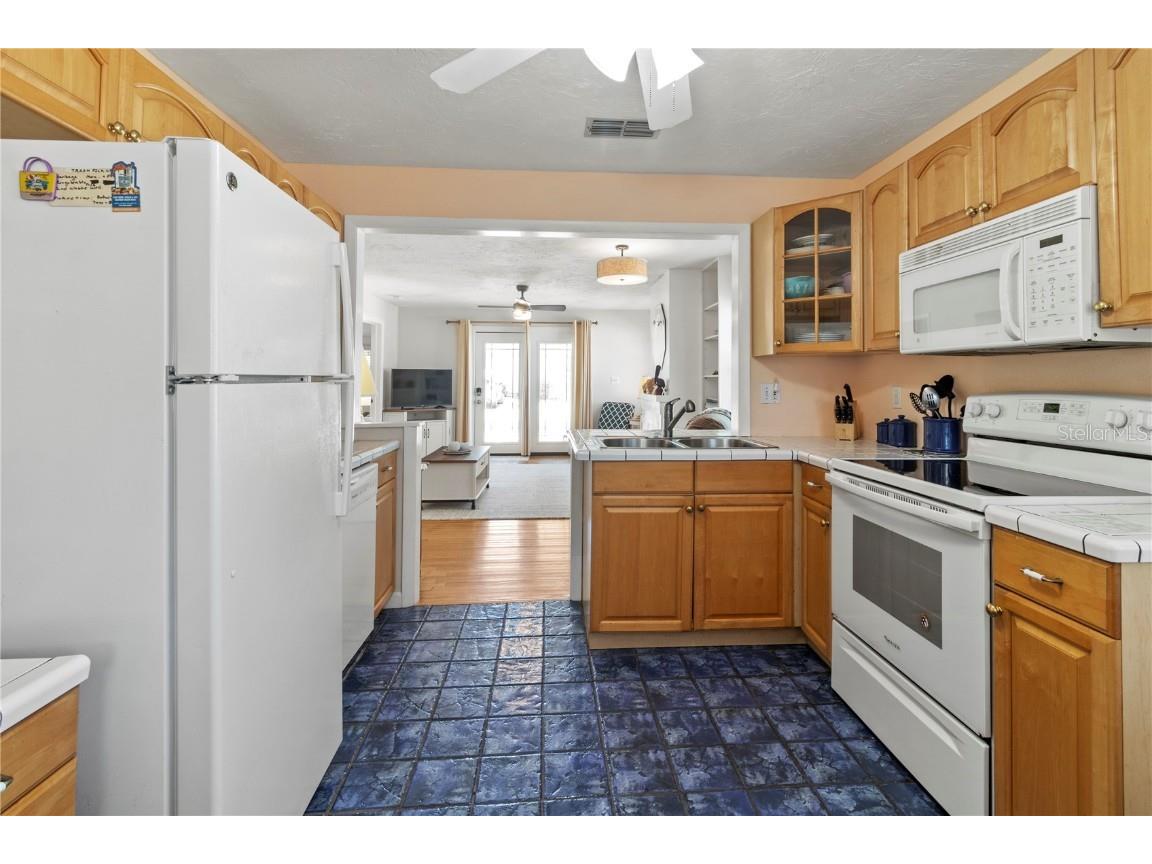 2813 Avenue E Holmes Beach FL 34217 A4668413 image6