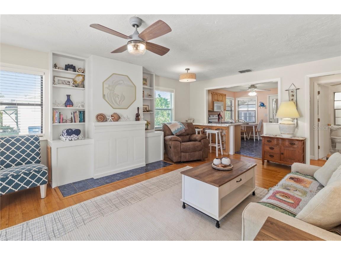 2813 Avenue E Holmes Beach FL 34217 A4668413 image7