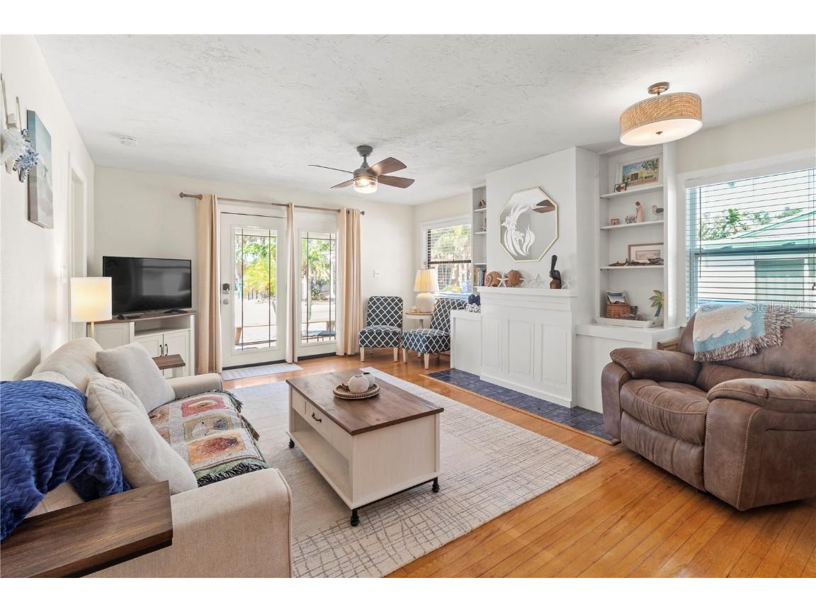 2813 Avenue E Holmes Beach FL 34217 A4668413 image8